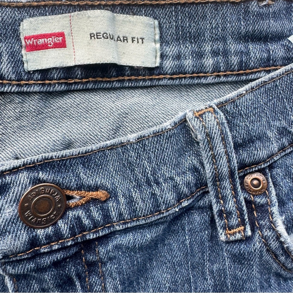 Wrangler Men's Classic Blue Straight Jeans
